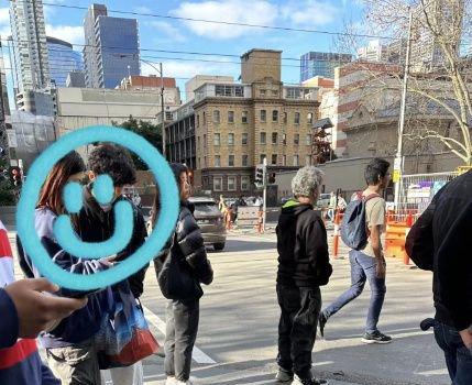 谢霆锋长子再被偶遇，16岁Lucas与女生同游，驼背严重不注意形体(图6)