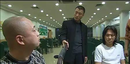 《征服》和《古惑仔》展现了90年代和21世纪的两种文化风格(图11)