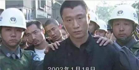 《征服》和《古惑仔》展现了90年代和21世纪的两种文化风格(图10)