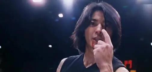 《征服》和《古惑仔》展现了90年代和21世纪的两种文化风格(图16)