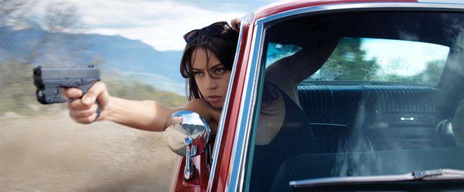 《金爆行动》:杰森斯坦森暴爽动作大片,子弹满天飞,精彩刺激(图15) 《金爆行动》:杰森斯坦森暴爽动作大片,子弹满天飞,精彩刺激(图15)