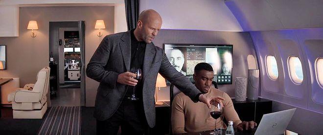 《金爆行动》:杰森斯坦森暴爽动作大片,子弹满天飞,精彩刺激(图24) 《金爆行动》:杰森斯坦森暴爽动作大片,子弹满天飞,精彩刺激(图24)