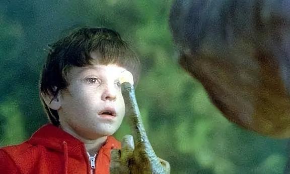 《E.T.外星人》：友谊、成长与自我发现的情感探索与社会反思(图13)