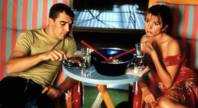 西班牙喜剧风月片《捆着我，绑着我》：从被捆绑到征服的爱情探索(图3)