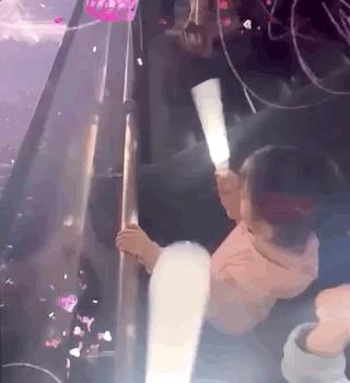 方媛带娃看郭富城演唱会,女儿大喊爸爸英文名,还能跟唱爸爸的歌(图8) 方媛带娃看郭富城演唱会,女儿大喊爸爸英文名,还能跟唱爸爸的歌(图8)