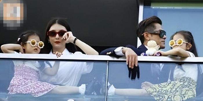 方媛带娃看郭富城演唱会,女儿大喊爸爸英文名,还能跟唱爸爸的歌(图15) 方媛带娃看郭富城演唱会,女儿大喊爸爸英文名,还能跟唱爸爸的歌(图15)