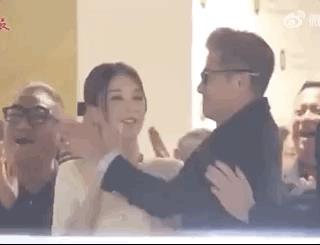 方媛带娃看郭富城演唱会,女儿大喊爸爸英文名,还能跟唱爸爸的歌(图21) 方媛带娃看郭富城演唱会,女儿大喊爸爸英文名,还能跟唱爸爸的歌(图21)