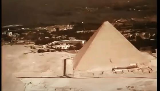 1978年的埃及电影《走向深渊》,我最欣赏它结尾的那段台词拍摄(图24) 1978年的埃及电影《走向深渊》,我最欣赏它结尾的那段台词拍摄(图24)