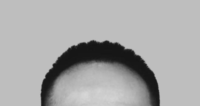 43岁民警在处置警情时被嫌疑人持刀刺伤，不幸牺牲   