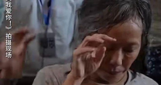 电影《我爱你》没人看?惠英红哽咽回应观众:我向你道歉!(图7) 电影《我爱你》没人看?惠英红哽咽回应观众:我向你道歉!(图7)