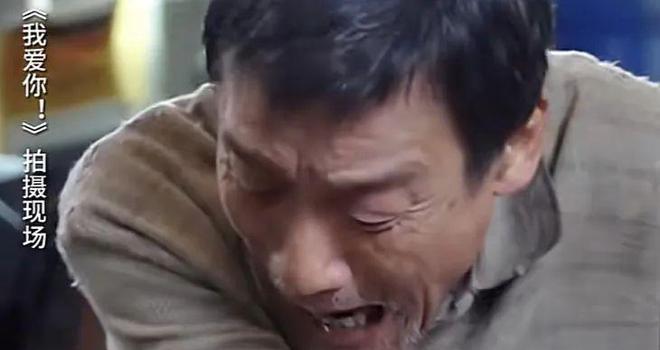 电影《我爱你》没人看?惠英红哽咽回应观众:我向你道歉!(图5) 电影《我爱你》没人看?惠英红哽咽回应观众:我向你道歉!(图5)