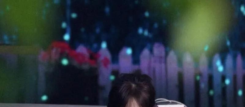 49岁徐静蕾近况曝光：晒高端泳池照，定居美国6年，已吃成胖美人(图14)