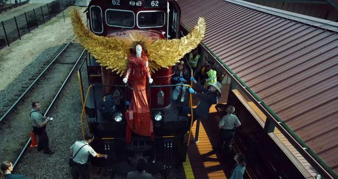 ​《思维笼》，超诡谲的悬疑惊悚电影，杀人魔将死者扮成黄金天使(图13)