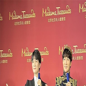 周深蜡像亮相 惊呼太像：原来别人看我是这个感觉