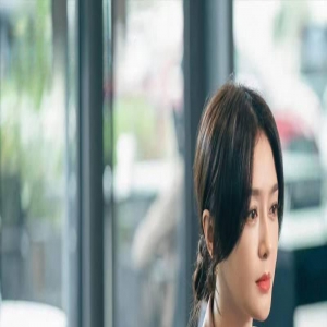 秦岚新剧《闪耀的她》开播 管文上线打响生活“输赢战”